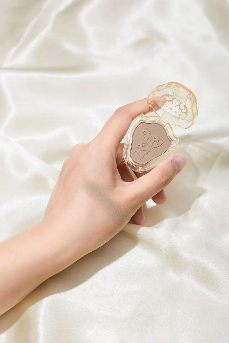 Description Picture 3 of itemMonochrome Blush Deer Pattern Peach Face Mineral Pigment Cheek Blusher Powder Makeup Professional Contour Shadow Pink Blusher