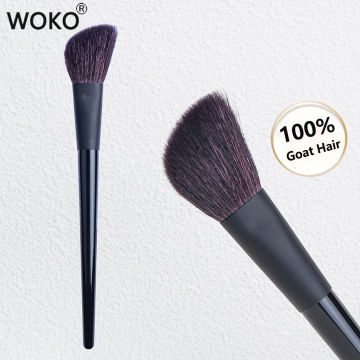 Small Fan Makeup Brush Facial Fan Brush Goat Hair Mini Fan Blades Highlighting Brush Fan Shaped Makeup Tool with Cover