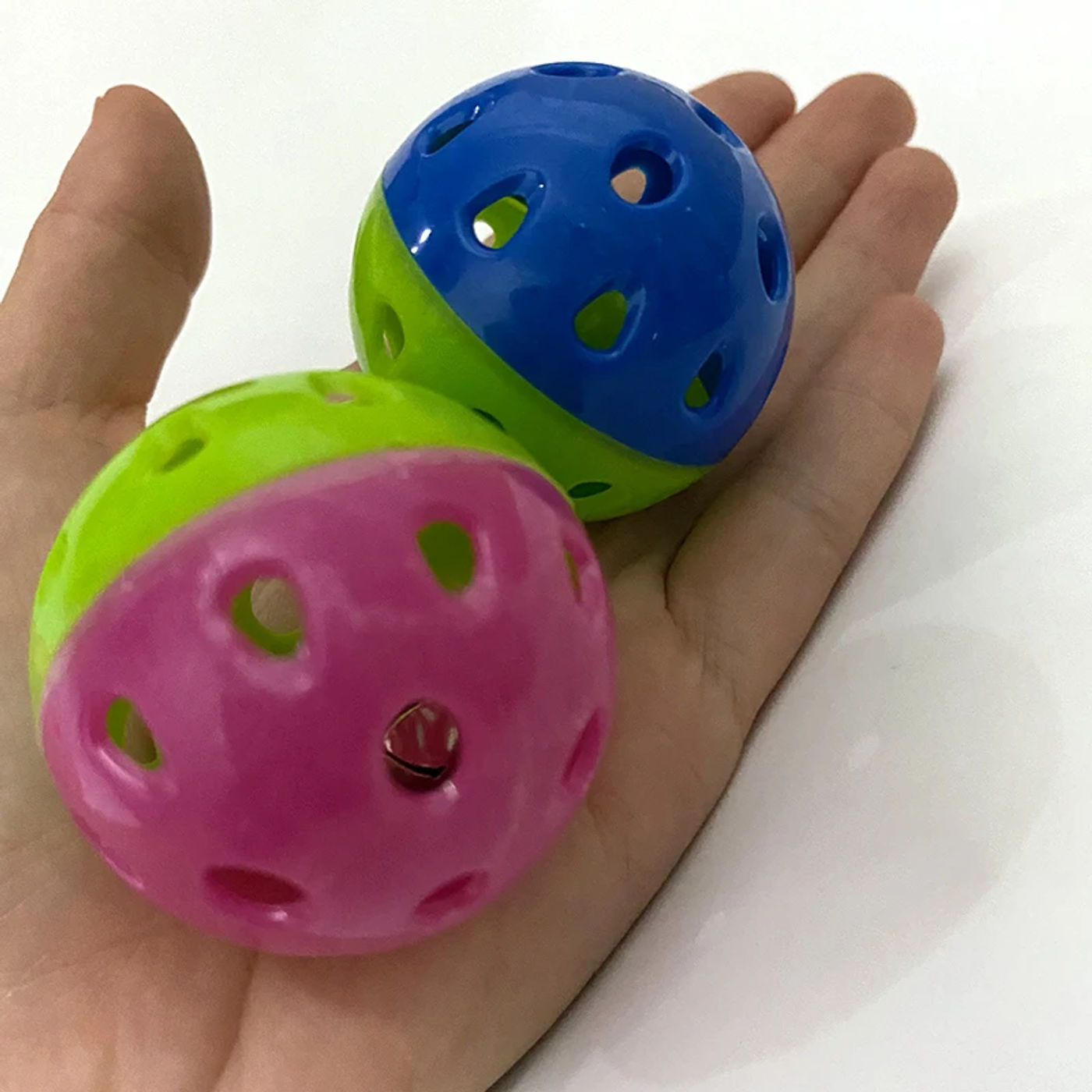 Description Picture 3 of itemColourful 5Pcs/Set 4.3cm Plastic Pet Cat Kitten Play Balls With Jingle Bell Pounce Chase Rattle Toy For Dog Cat pet
