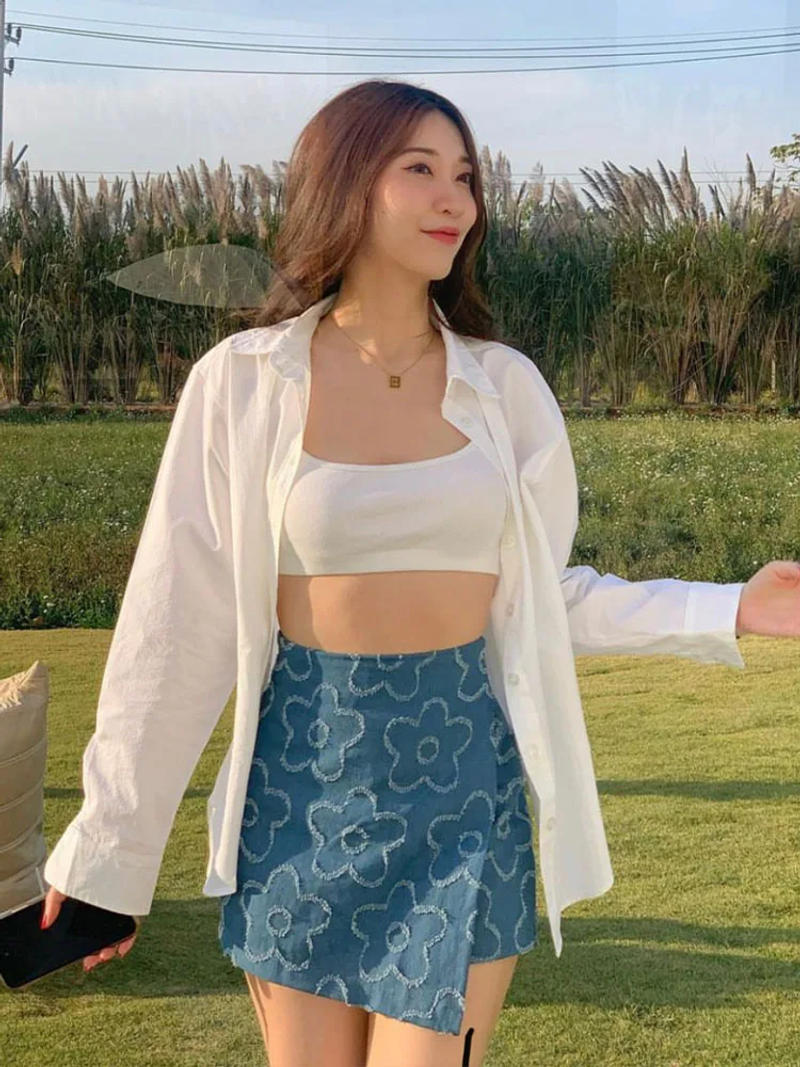 Description Picture 4 of itemWESAY JESI TRAF Summer Culottes Woman 2023 Trendy Solid Color Floral Decorate High Waist Zipper Female Casual Denim Short Skirts