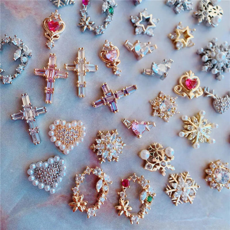 Description Picture 2 of item10pcs Luxury Christmas Snowflak Wreath Heart Nail Art Parts Zircon Crystal Manicure Nails Accesorios Supplies Decorations Charms
