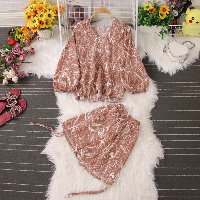 Description Picture 3 of itemFashion Casual Sports Suit Women Summer Thin Loose Hoodie Printed Top + High Waist Drawstring Wide Leg Shorts Two Pieces Suits