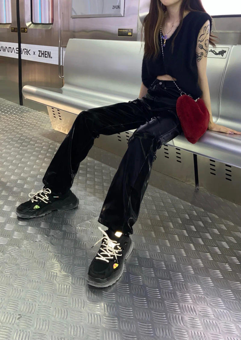 Description Picture 6 of itemFashion Black Metal Liquid Faux Leather Pants Loose Fit Women High Waist Shiny PU Trousers Ladies Streetwear Straight Pants 2022