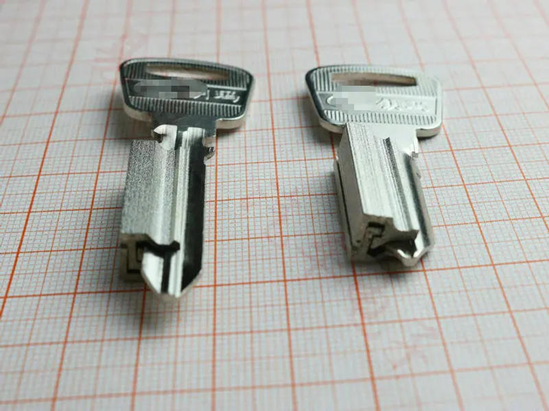 Description Picture 2 of itemYuema key duplicating using fixture clamp key machines chuck key cutting machines accessories for YUEMA blank key cutting