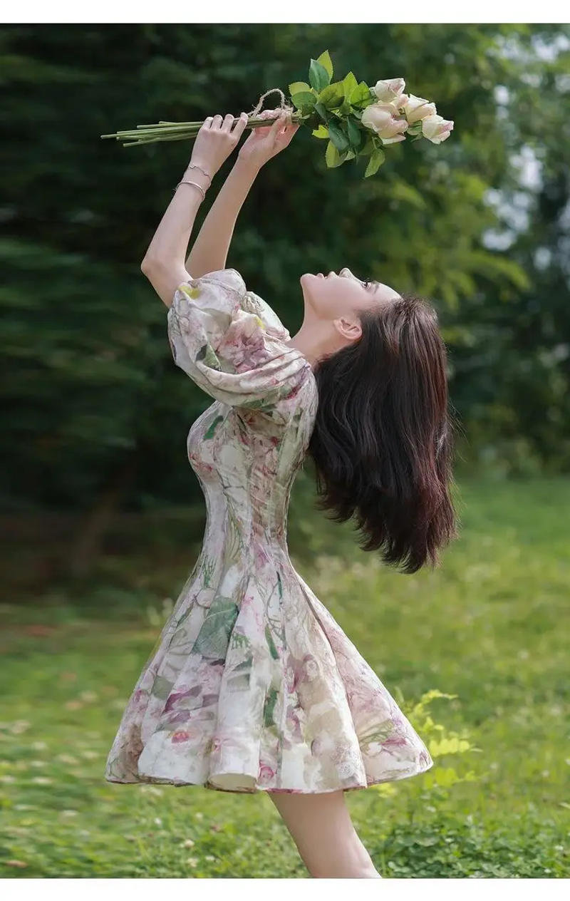 Description Picture 4 of itemBeautiful Fashion V-neck Fleece Dress Summer Female 2023 New Celebrity Bubble Sleeve Slim Waist