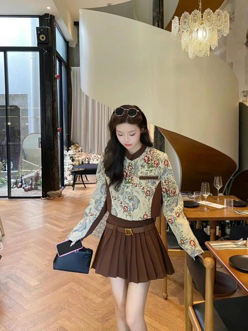 Description Picture 3 of itemVintage Small Fragrance Magree Old Testament Jacquard Style Exquisite Short Jacket Pleated Skirt Belt