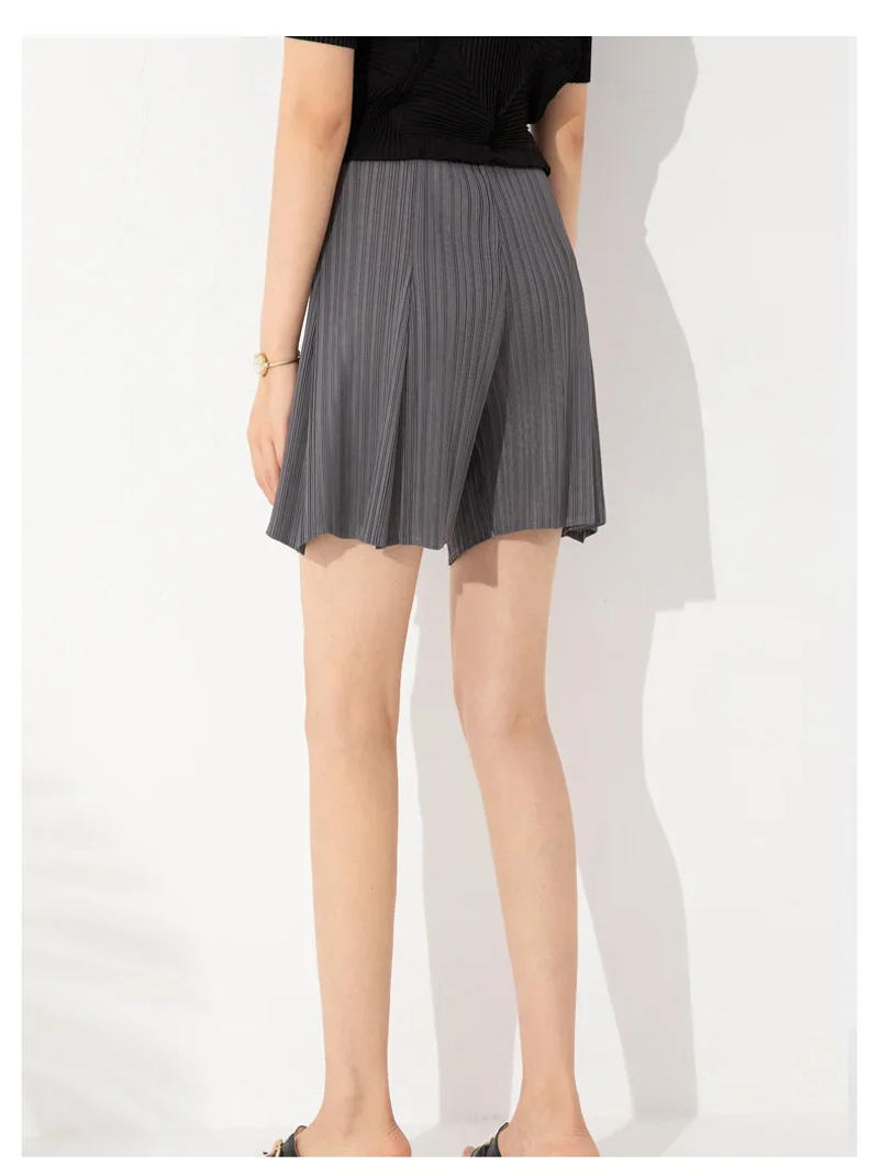 Description Picture 5 of itemMIYAKE Pleated high waisted shorts for women summer slim new and slim casual straight leg wide leg A-line hot pants [20230348]