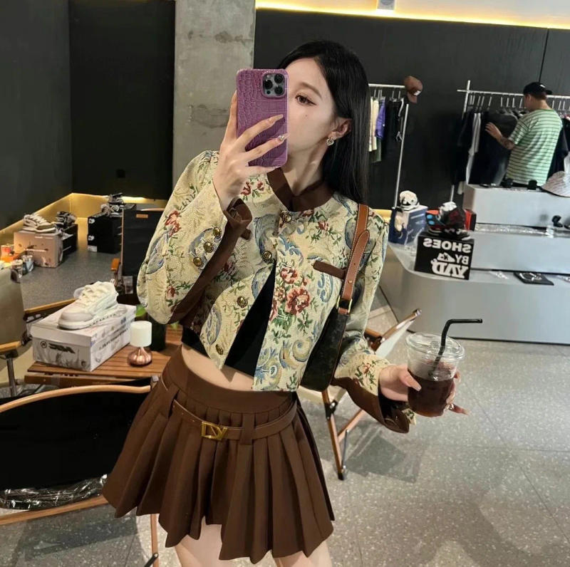 Description Picture 4 of itemVintage Small Fragrance Magree Old Testament Jacquard Style Exquisite Short Jacket Pleated Skirt Belt