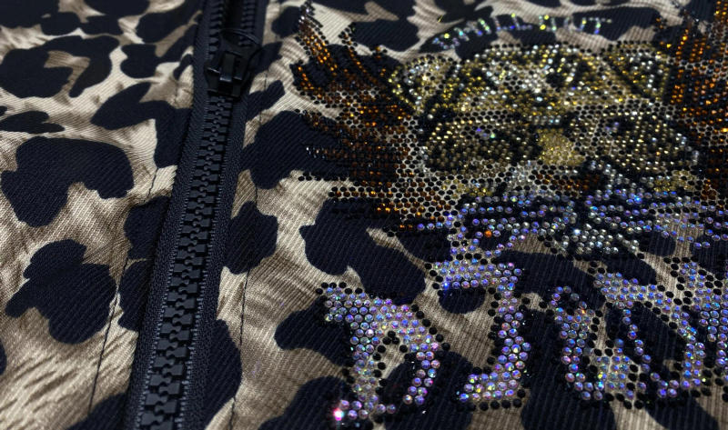 Description Picture 3 of itemOversized Leopard Waistcoat Women Autumn Winter Diamonds Vest Casual Loose Patchowork Hooded Sleeveless Outfit Chaleco de mujer