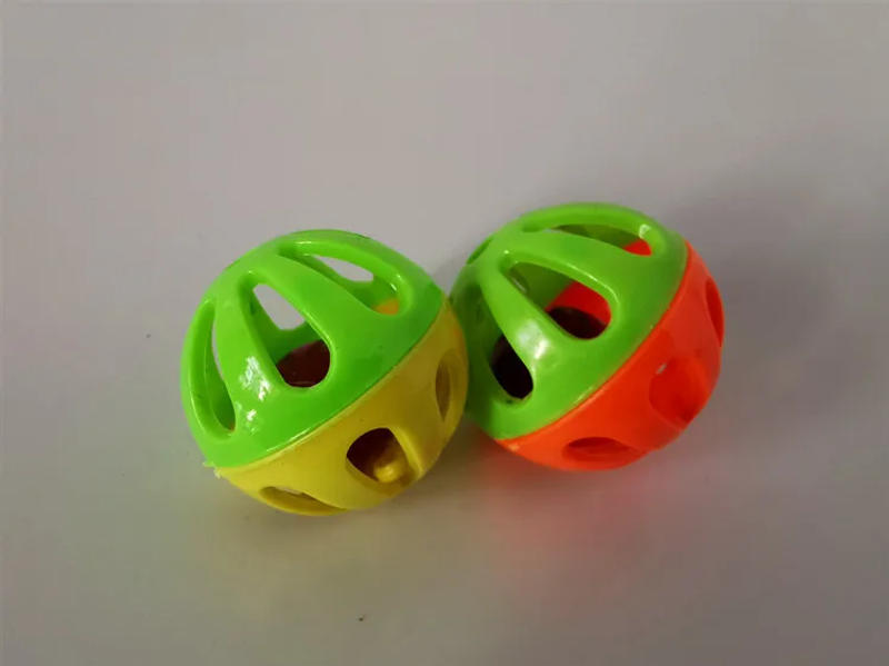Description Picture 6 of item1 Piece Bell Cat Toy Ball 3.6CM Two-color Pet Products Have Fun Toy for Cat Play Sound Bell Ball Cat Interactive Toy Bell Ball