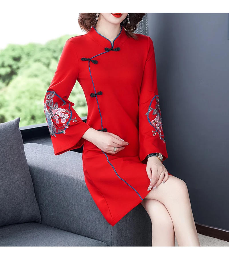 Description Picture 5 of item2023 Spring New Improved Cheongsam Female Ancient Hanfu Retro Chinese Style Dress Floral Flare Sleeve Buckle Party Dress Women
