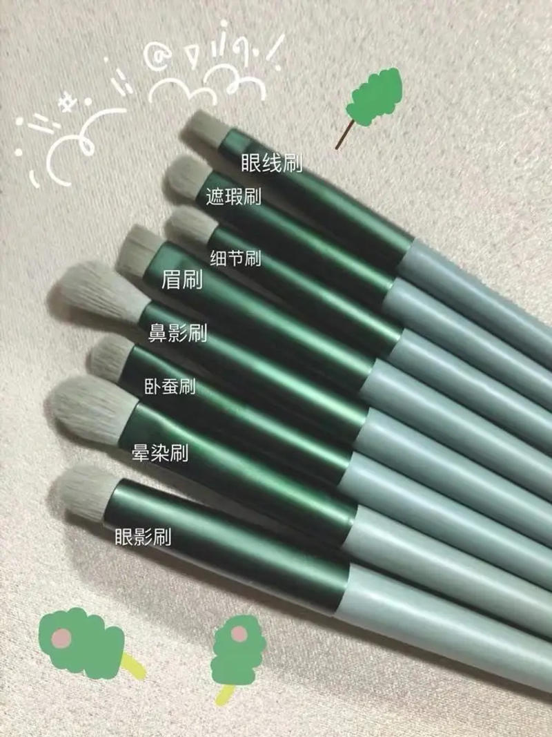 Description Picture 4 of itemBeginner 13PCS Makeup Brush Set Professional Soft Eyes Face Lips Makeup Tools Eye Shadow Foundation Blush Blushes Make Up