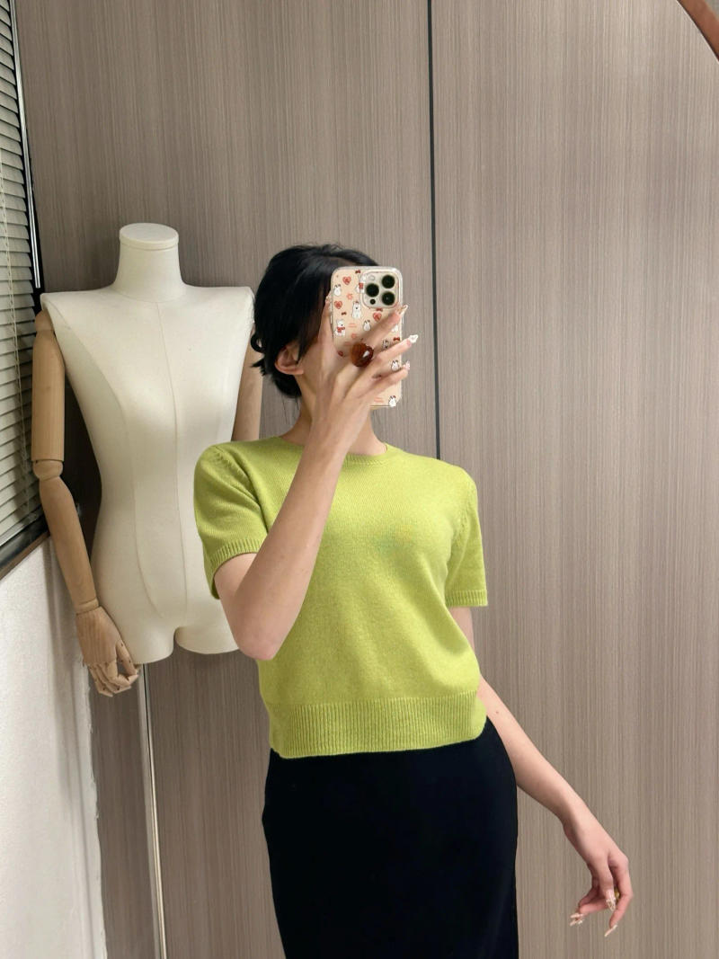 Description Picture 4 of itemCasual short sleeved wool sweater with elegant scarf