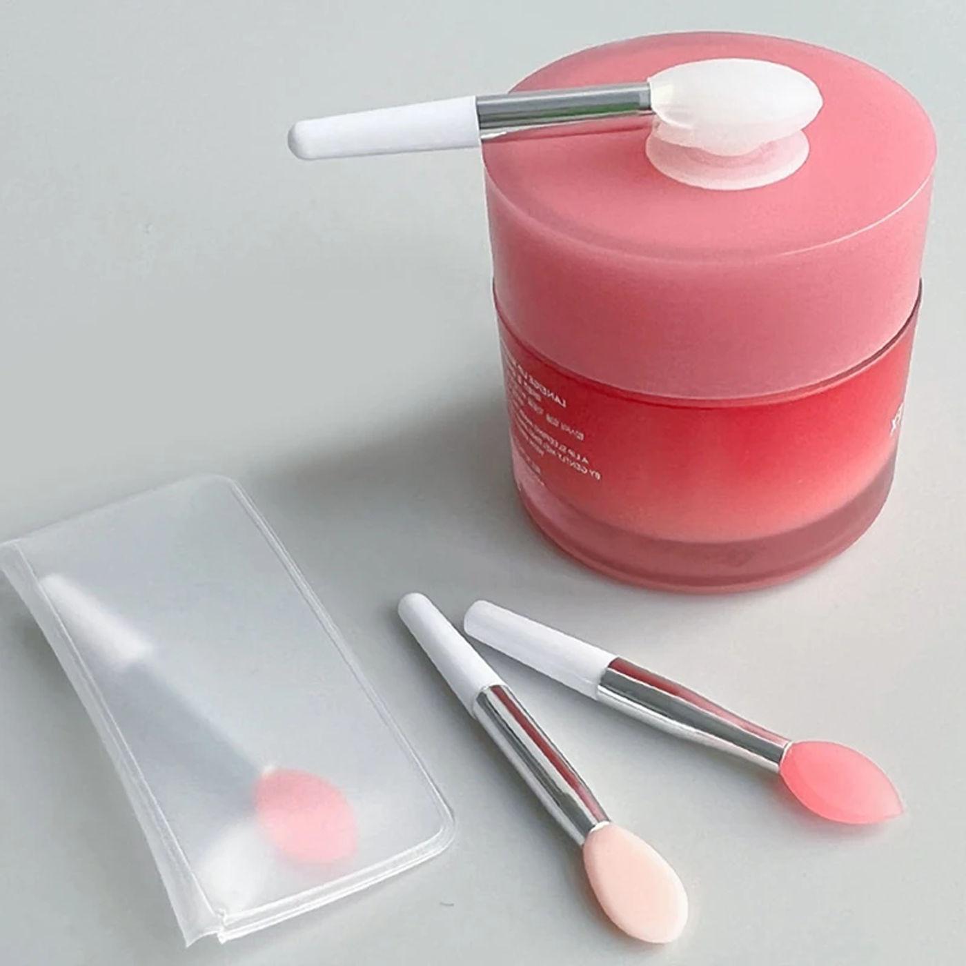 Description Picture 3 of item1PC Silicone Lip Balms Lip Mask Brush with Sucker Dust Cover Lipstick Cosmetic Makeup Brushes Lipstick Brush Storage Box