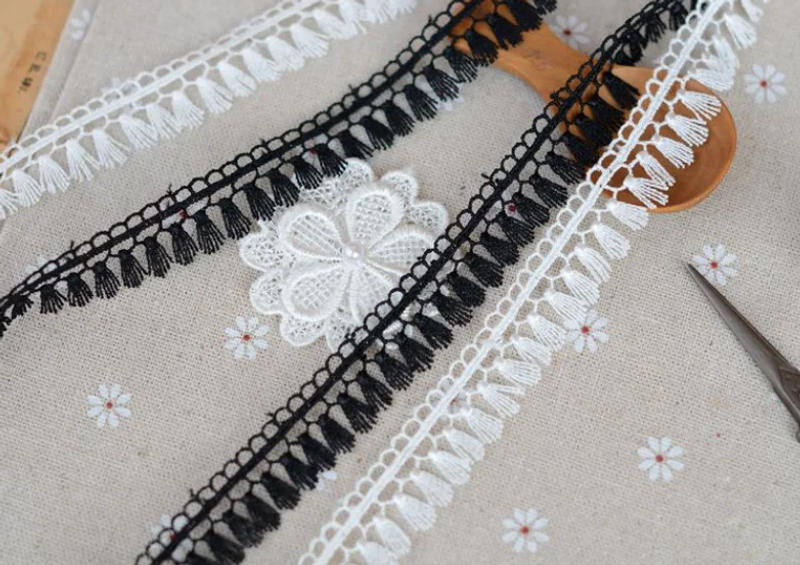 Description Picture 2 of item3 Meters/lot Width 1.7cm Black White Tassel Fringe Lace Trim Water Soluble Lace Fabric for Clothing Curtain DIY Home Accessories
