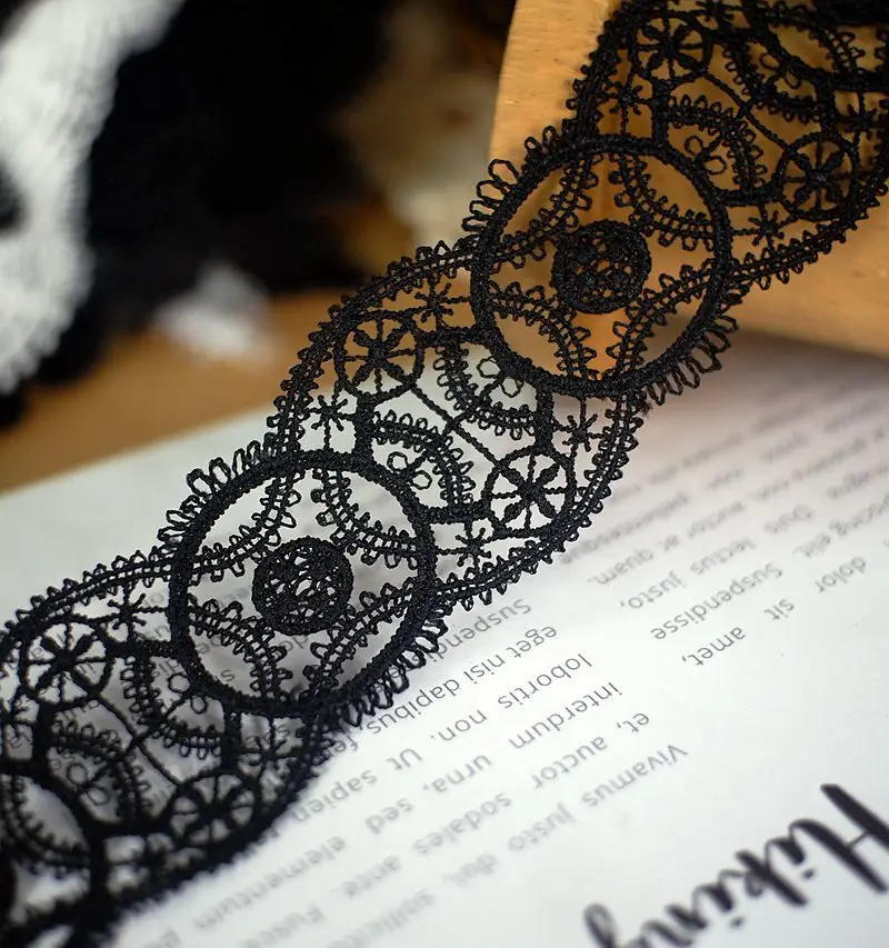 Description Picture 5 of item4CM Wide White Black Embroidered Guipure Lace Ribbon Collar Neckline Cuffs Trimming  DIY Material Sewing Patchwork Decoration