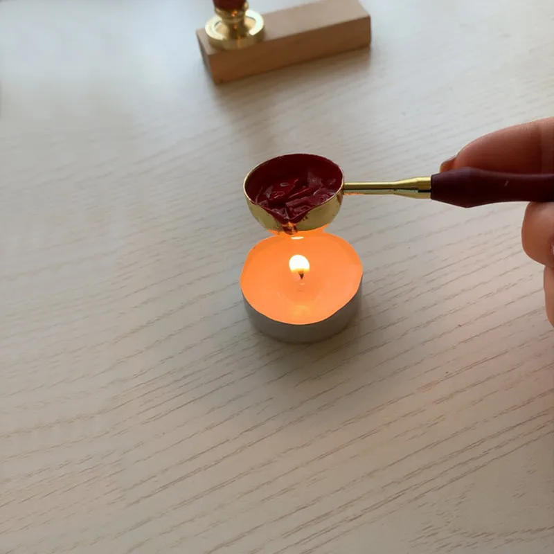 Description Picture 4 of itemRetro Sealing Wax Furnace Stove Pot Set Wood Handle Sealing Wax Spoon Wax Sealing Decorativ Candle Stamp Wax Stamp Craft Gifts