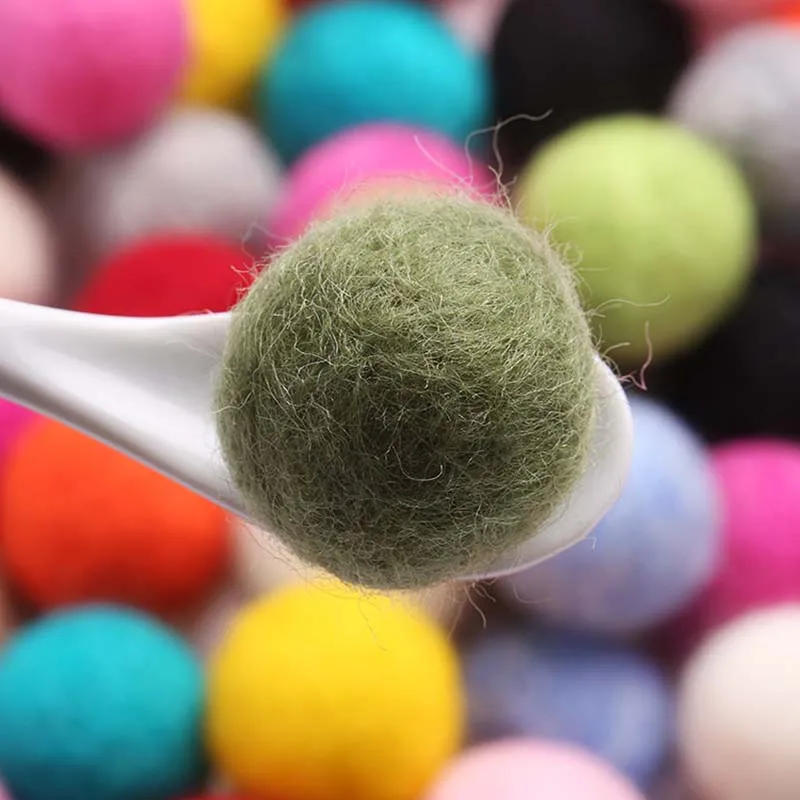 Description Picture 6 of itemRound Wool Felt Balls for Girls, Pom Poms, Party Supplies, Wedding Decoration, DIY Accessories, 30mm, 10 Pcs