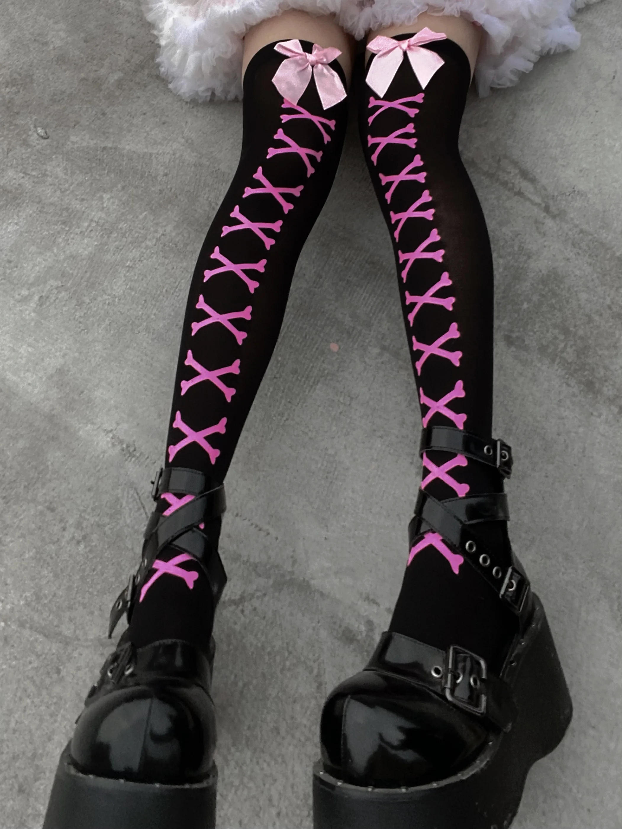 Description Picture 3 of itemNew Hot Girl Bone Bow Socks Streetwear Girls Black Sweet Cute Pink Y2K Harajuku Lolita Fishnet Stockings Thigh High Stockings