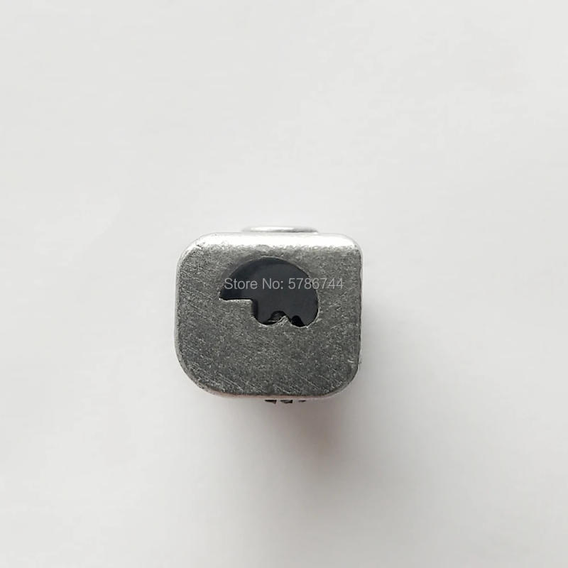 Description Picture 4 of itemNeedle Clamp screw 374364 for SINGER 14U overlock machine FY14U YAMATA 14U4AD FN14U4AD SINGER sewing machine spare parts