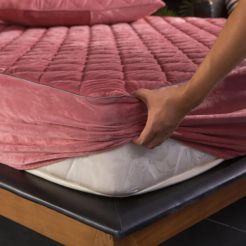 Description Picture 3 of itemCrystal Velvet Thicken Quilted Mattress Cover Warm Soft Plush Queen King Quilted Bed Fitted Sheet Not Including Pillowcase