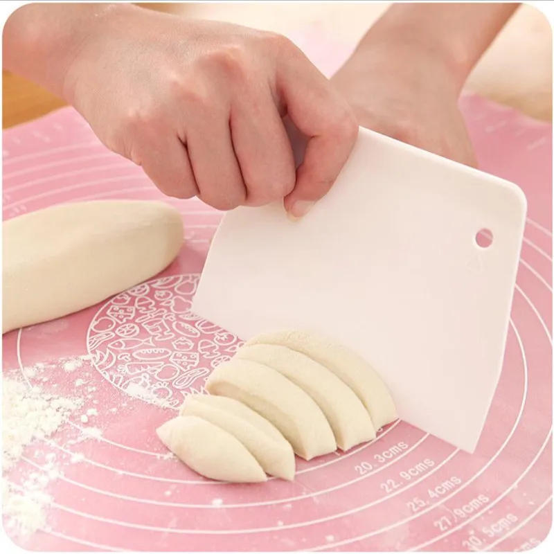 Description Picture 3 of item1PC Useful Cream Spatula DIY Pastry Cutters Fondant Dough Scraper Cake Cutter Pastry Baking Tool Kitchen Accessories