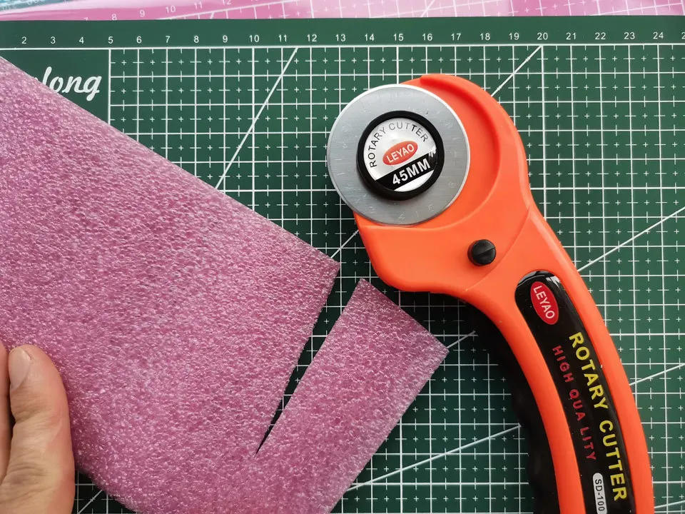 Description Picture 4 of itemSD100 Rotary Cutter Paper Skip Cutting Patchwork Leathercraft Tool Set  45mm Punching Wavy Edge Blade Quilting Accessories