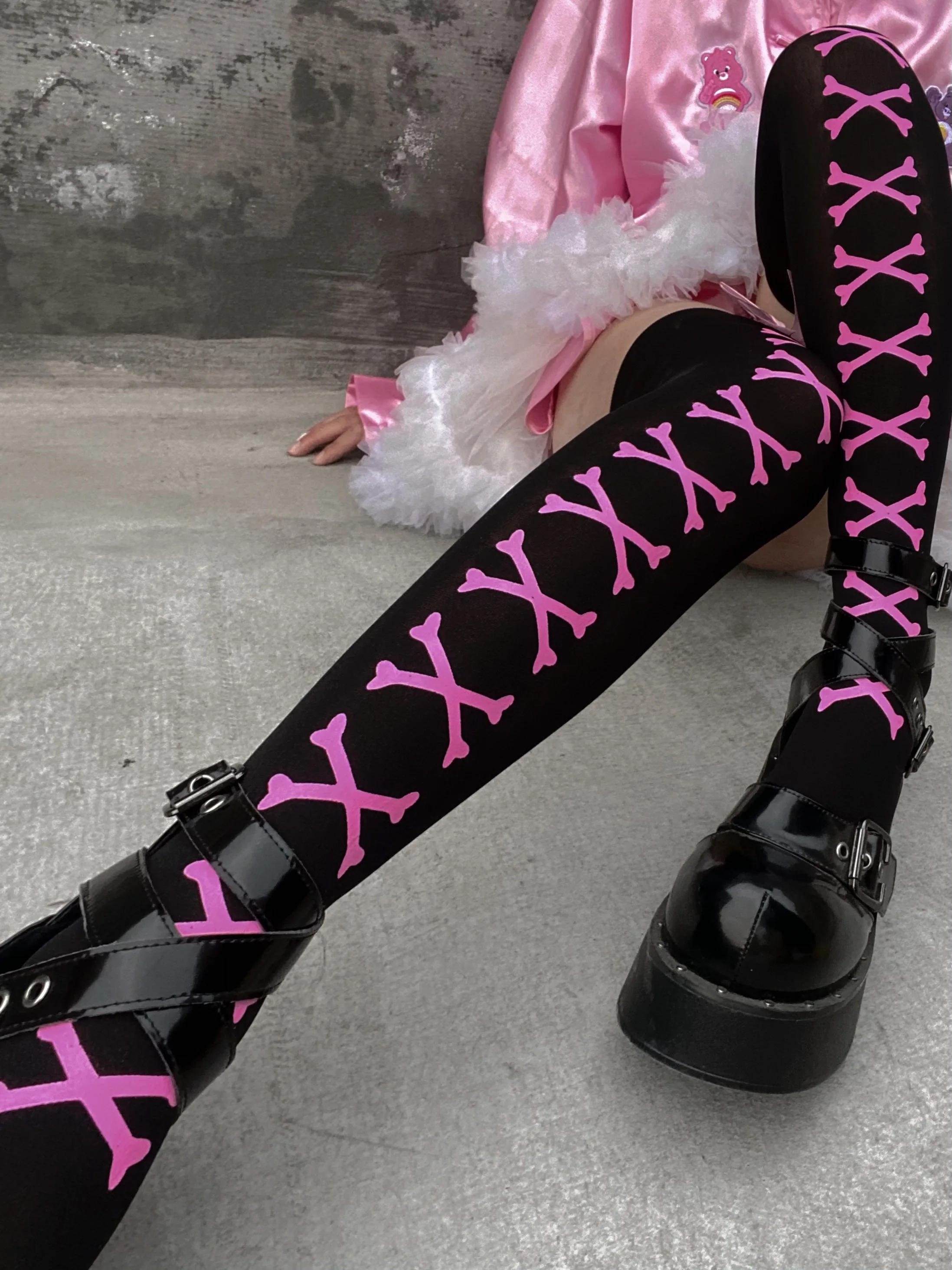 Description Picture 4 of itemNew Hot Girl Bone Bow Socks Streetwear Girls Black Sweet Cute Pink Y2K Harajuku Lolita Fishnet Stockings Thigh High Stockings