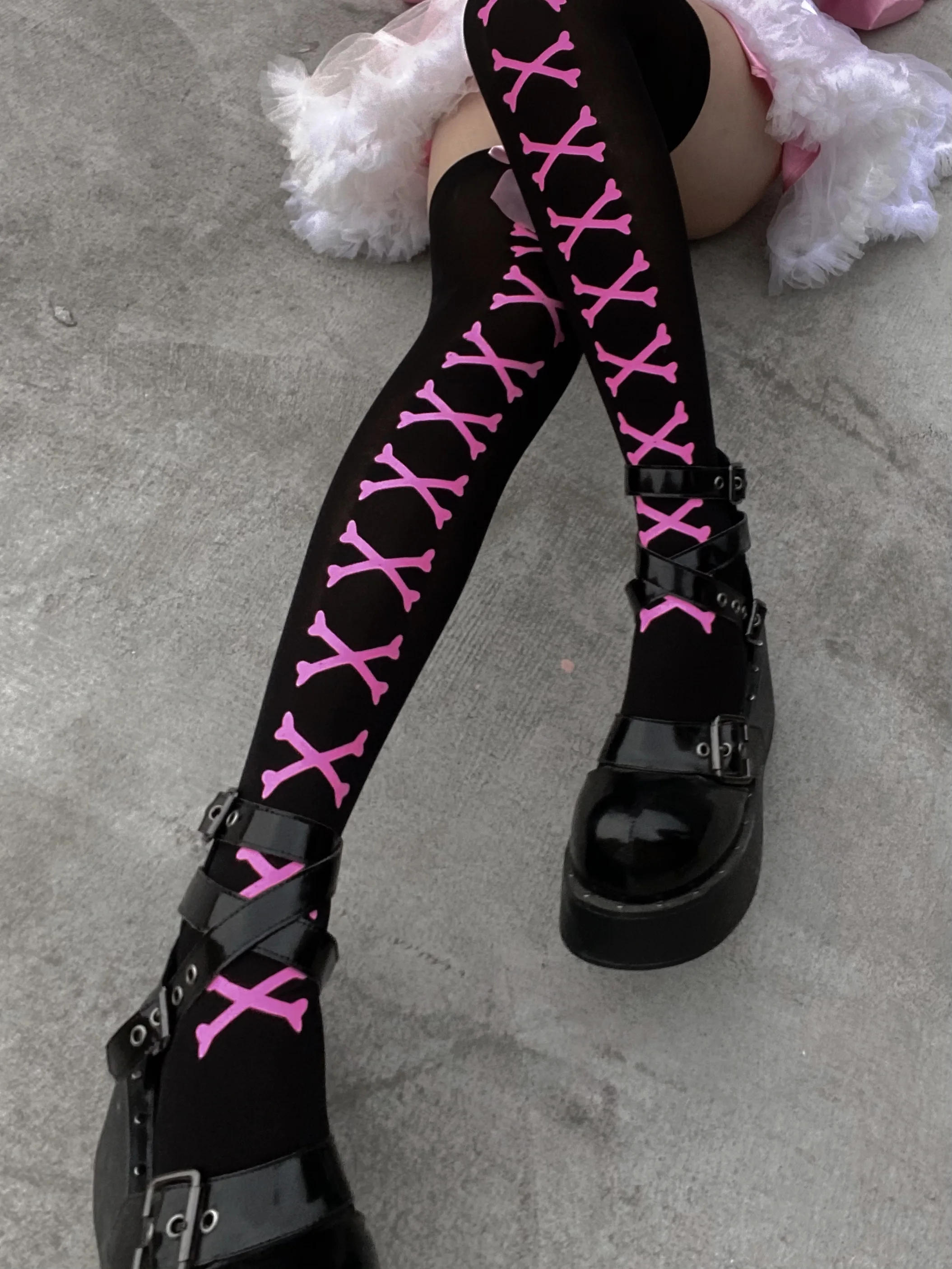 Description Picture 5 of itemNew Hot Girl Bone Bow Socks Streetwear Girls Black Sweet Cute Pink Y2K Harajuku Lolita Fishnet Stockings Thigh High Stockings