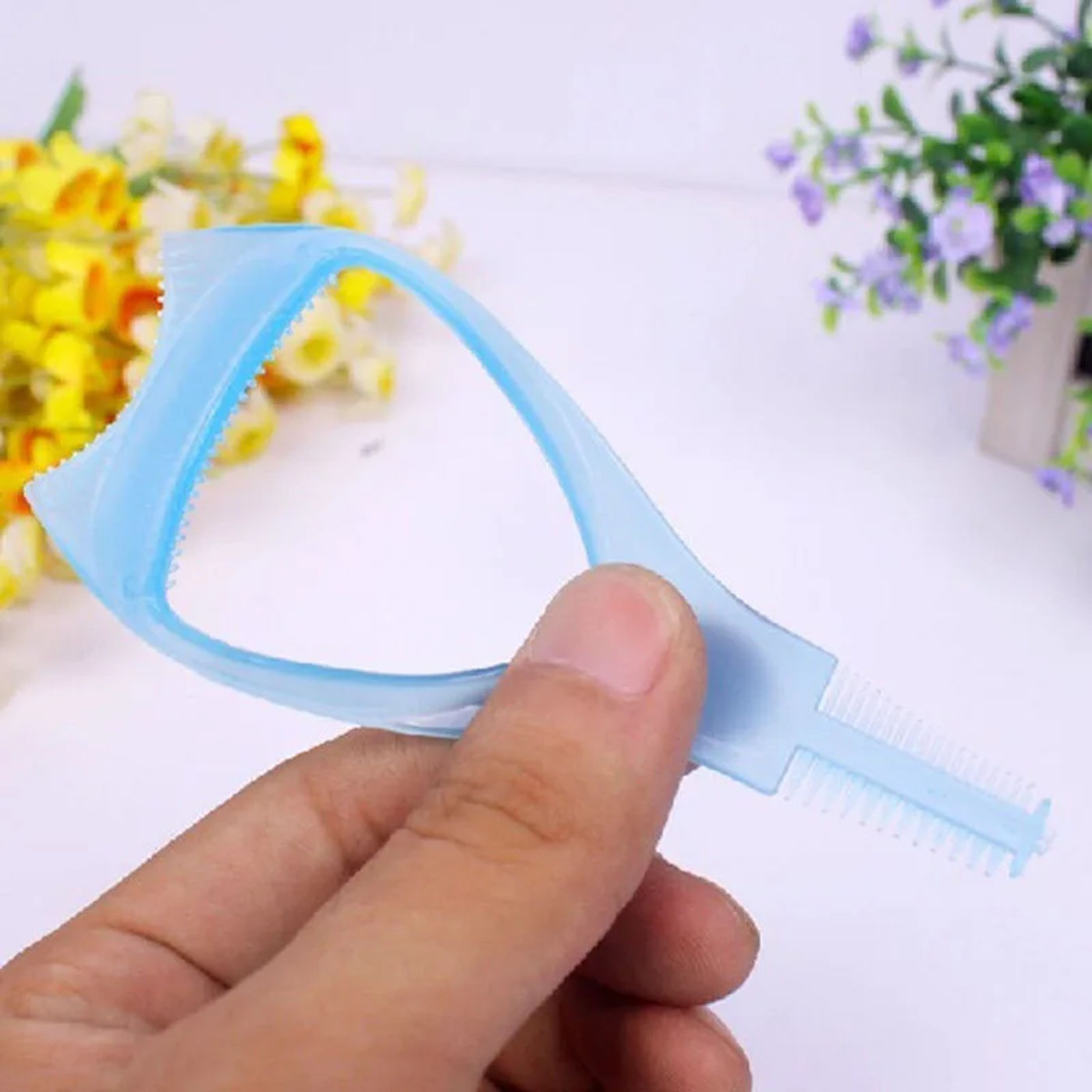 Description Picture 4 of itemEyelash Tools 3 in 1 Makeup Mascara Shield Guard Curler Applicator Comb Guide Card Makeup Tool Beauty Cosmetic Tool Dropship