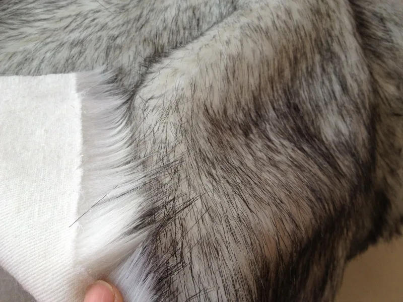 Description Picture 5 of itemHigh quality fox fur,3-4cm long pile faux fur fabric,white coloer dye tip cloth,photography rugs material