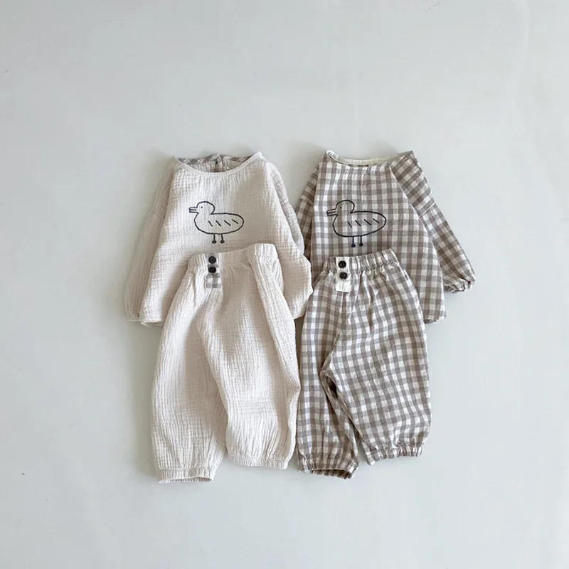 Description Picture 2 of itemSpring Summer New Baby Cotton Linen Clothes Set Boys And Girls T Shirt + Pants 2pcs Cute Cartoon Little Duck Set Newborn Outfits