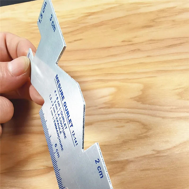 Description Picture 3 of itemPrecision Seam Measuring Gauge Metal Quilting Tailor Ruler Template Sewing Ruler For DIY Patchwork Quilting Craft Accessories