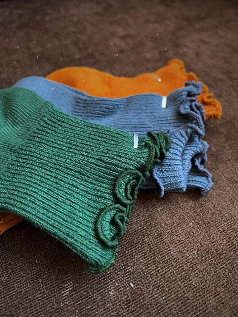 Description Picture 2 of itemHoneyCherry Adorable Solid-colored Ruffled-edge Ankle Socks for Girls Suitable for Spring and Summer Baby Girl Socks