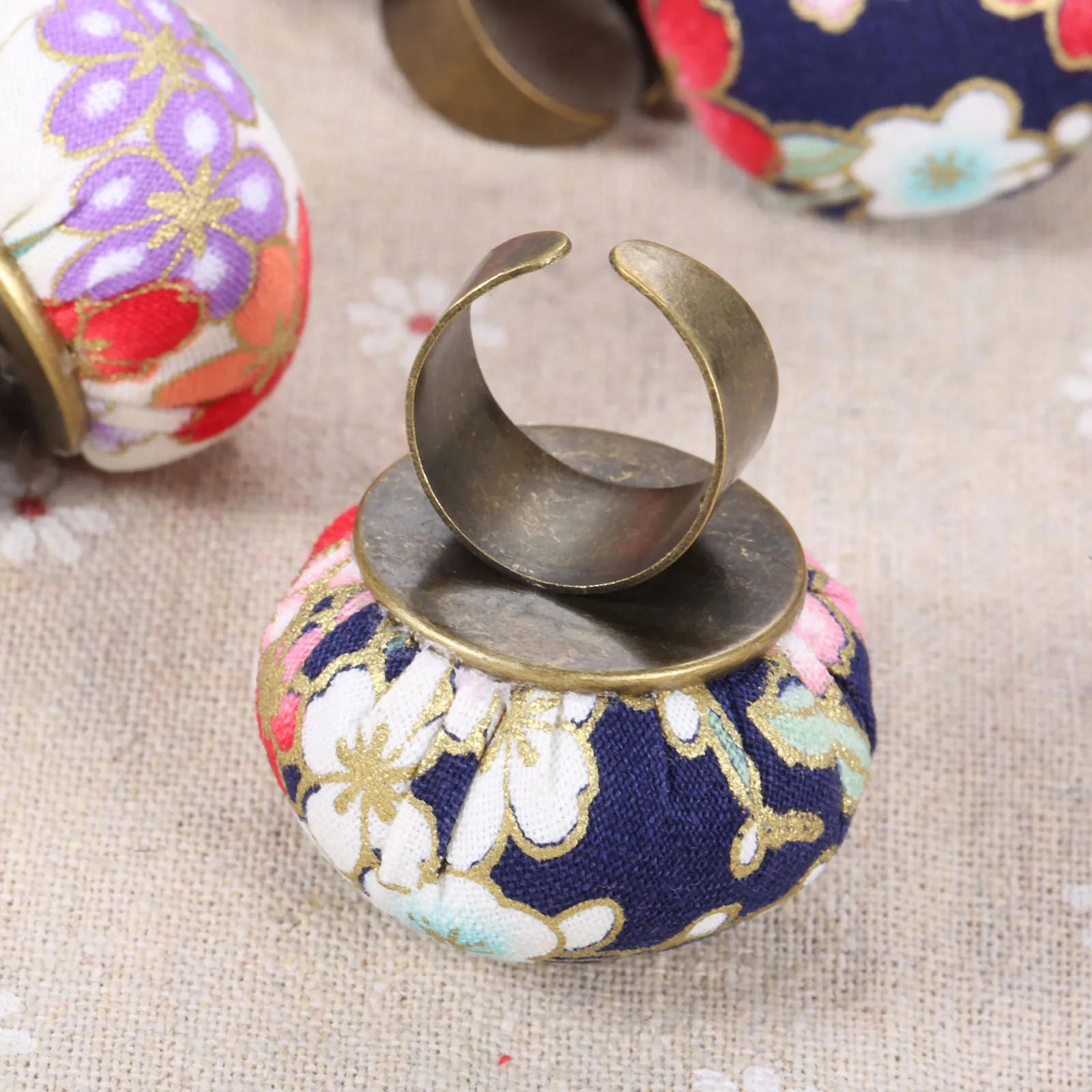 Description Picture 6 of item1Pc Cute Ball Shaped Quilter Crafts DIY Finger Ring Pincushions Holder Sewing Kit Adjustable Floral Pattern Needles Pad Randomly
