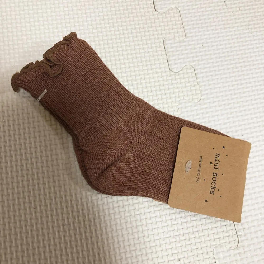 Description Picture 3 of itemHoneyCherry Adorable Solid-colored Ruffled-edge Ankle Socks for Girls Suitable for Spring and Summer Baby Girl Socks