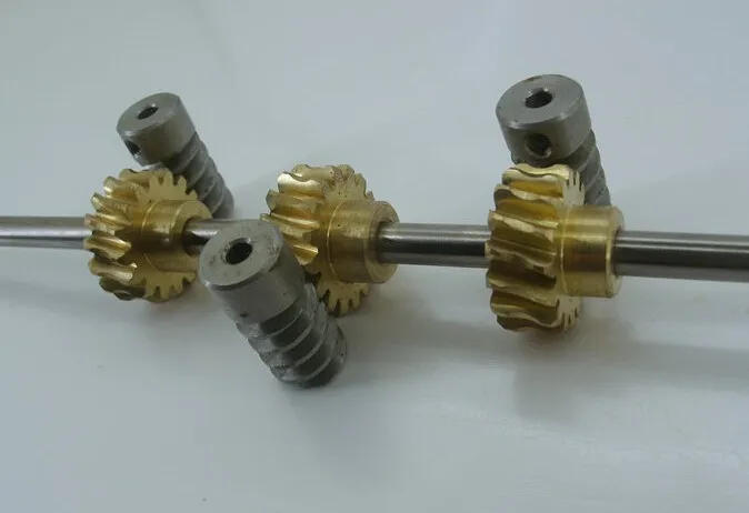 Description Picture 6 of item1M-16T/2T worm gear rod speed ratio:1: 8 Suitable high torque reducer model steering gear lifting device