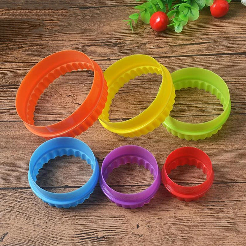 Description Picture 3 of item1 Set Plastic Cupcake Round Shape Cookie Cutter Cake Mold Biscuit Fondant DIY Cake Kitchen Cooking Tools 6 size together