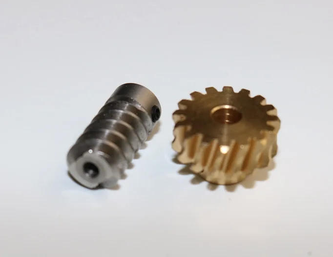 Description Picture 3 of item1M-16T/2T worm gear rod speed ratio:1: 8 Suitable high torque reducer model steering gear lifting device