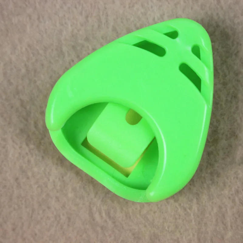 Description Picture 2 of item2020 hot small beautiful box guitar pick 7 color 3.6cm high quality plastic material Guitar Accessories guitar picks box boxes