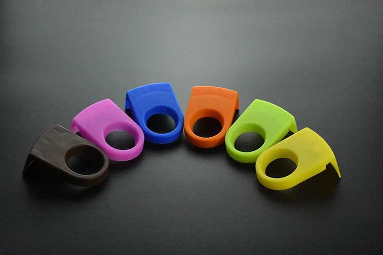 Description Picture 3 of item2pcs Bottle Buckle Beer Drink Upside Down Clip Cocktail Bottle Holders Bar Accessories
