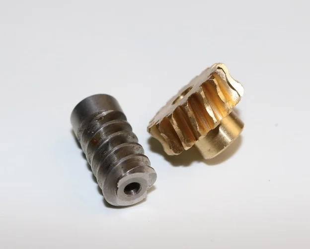 Description Picture 4 of item1M-16T/2T worm gear rod speed ratio:1: 8 Suitable high torque reducer model steering gear lifting device