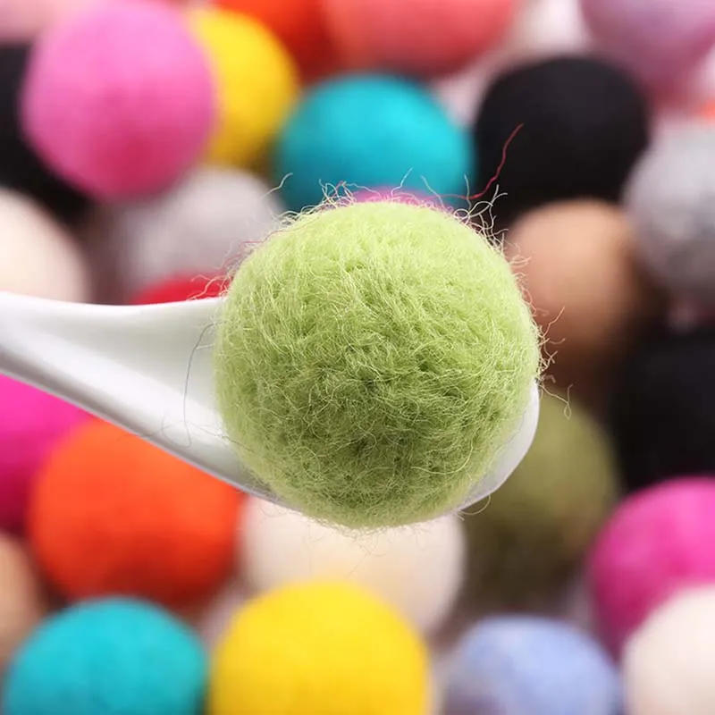 Description Picture 5 of itemRound Wool Felt Balls for Girls, Pom Poms, Party Supplies, Wedding Decoration, DIY Accessories, 30mm, 10 Pcs