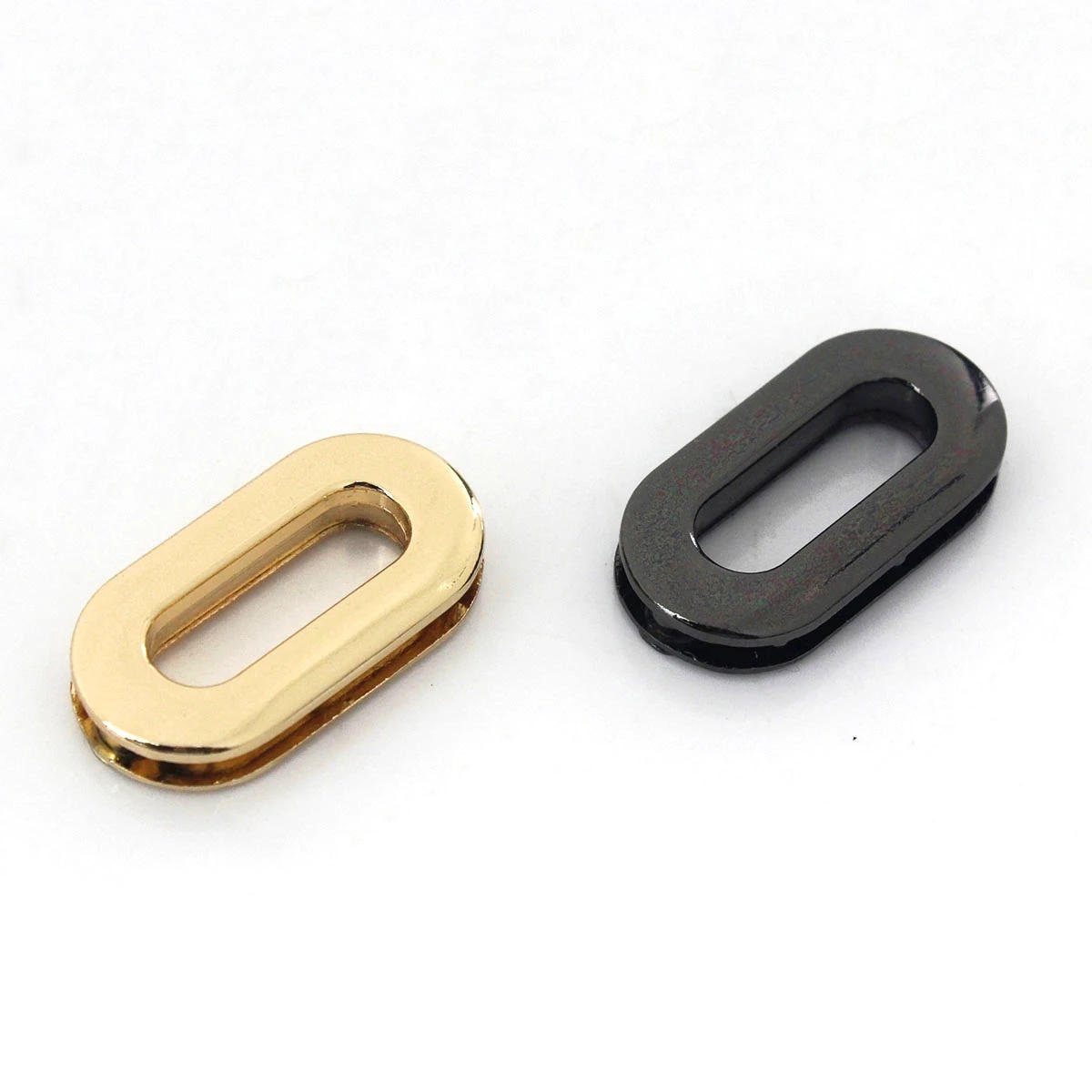 Description Picture 4 of item2pcs Metal Oval Screw Back Eyelets With Washer Grommets Leather Craft Accessory for Bag Garment Shoe Clothes Jeans Decoration