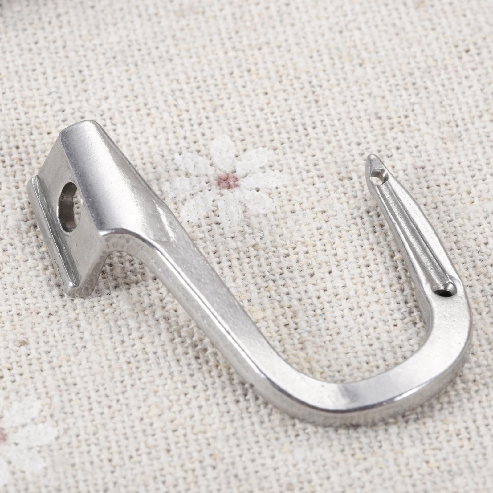 Description Picture 6 of itemOld Fashion Household Sewing Machine Overlock Loop Machine Bending Needle Sewing Accessories