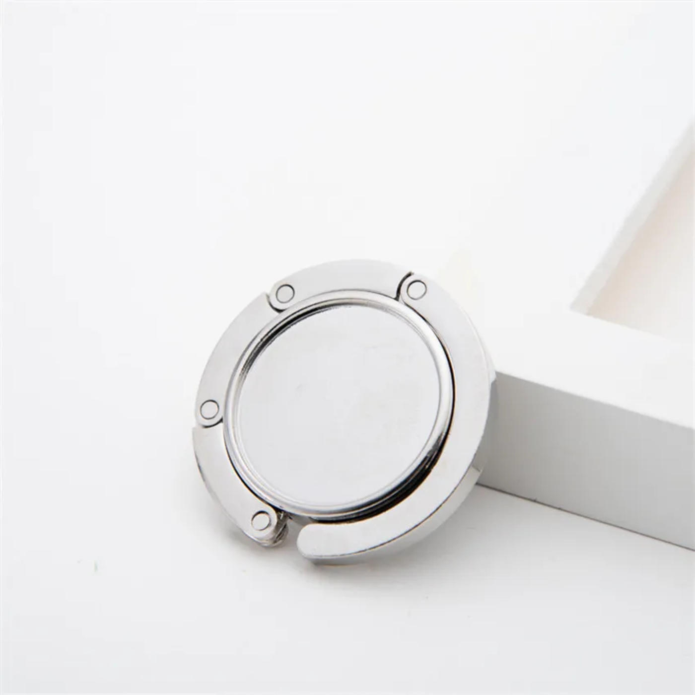 Description Picture 3 of itemPortable Bag Buckle Hook Hanger Creative Folding Handbag Holder Table Hooks Zinc Alloy Hanging Multi-Purpose Hooks Ornaments