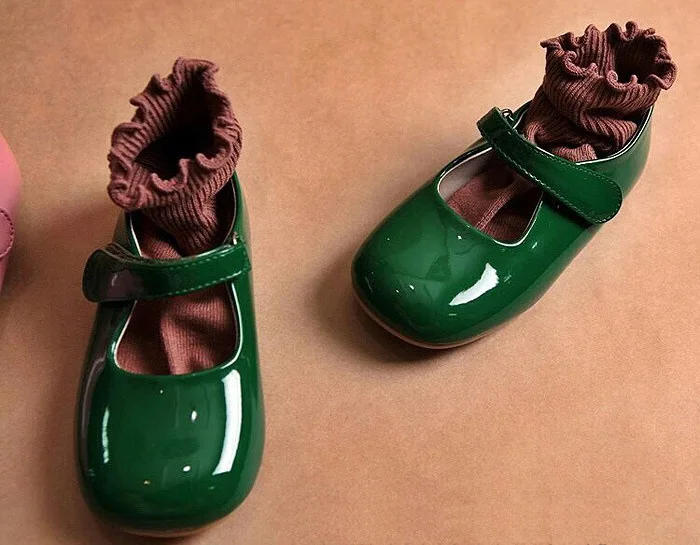 Description Picture 6 of itemHoneyCherry Adorable Solid-colored Ruffled-edge Ankle Socks for Girls Suitable for Spring and Summer Baby Girl Socks