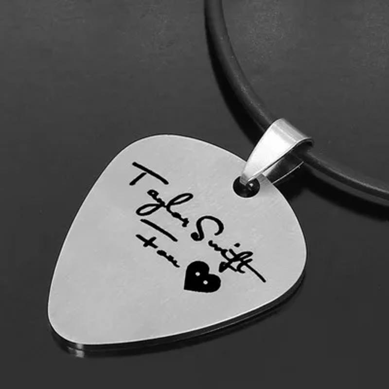 Description Picture 3 of item1Pcs Titanium steel Guitar Picks Plectrum Fingerpicks High-end Guitarra Picks For Musical Instrument Accessories stainles