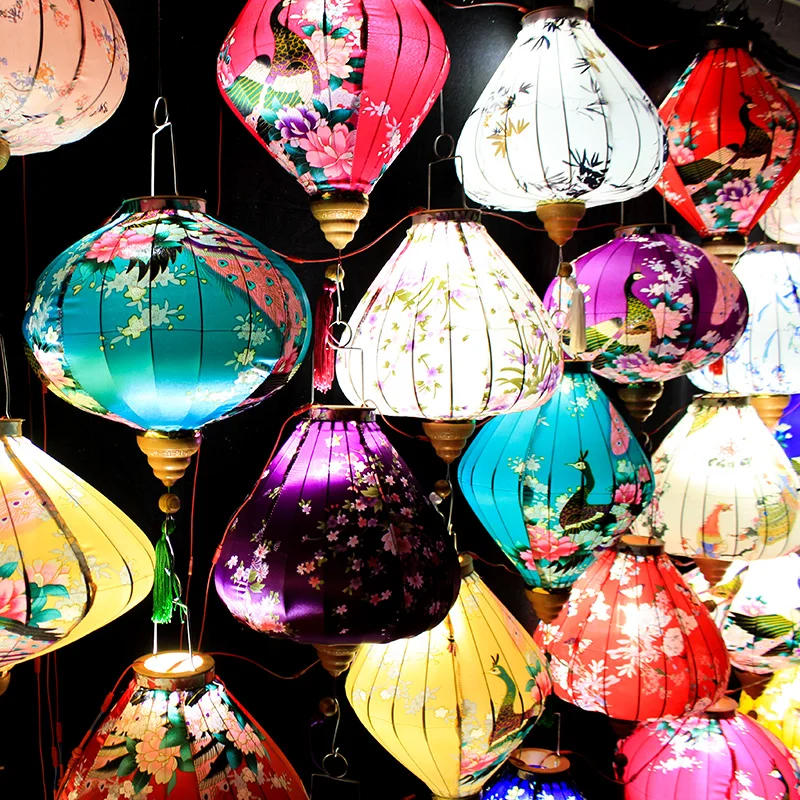 Description Picture 5 of itemRetro Silk Lanterns Vietnam Japan Chinese Traditional Lantern Chic Peacock Pattern Lantern For New Year Spring Festival Decor