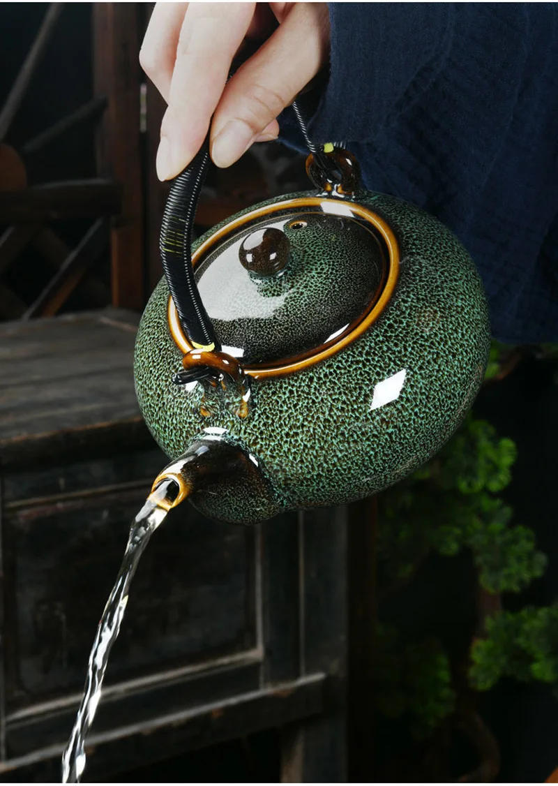 Description Picture 4 of itemLarge Capacity Teapot 700ml Ceramics Coffee Pot Tea Infusers Puer Tea Cup Set Coffeeware Teaware Yixing Teapots Samovar Gaiwan